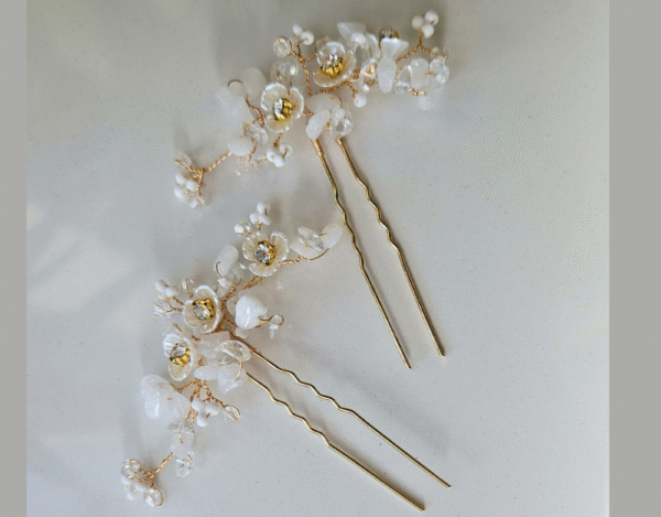 23 White & gold stone pin set