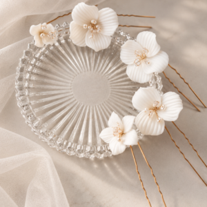 witte bloemen bruidsaccessoire